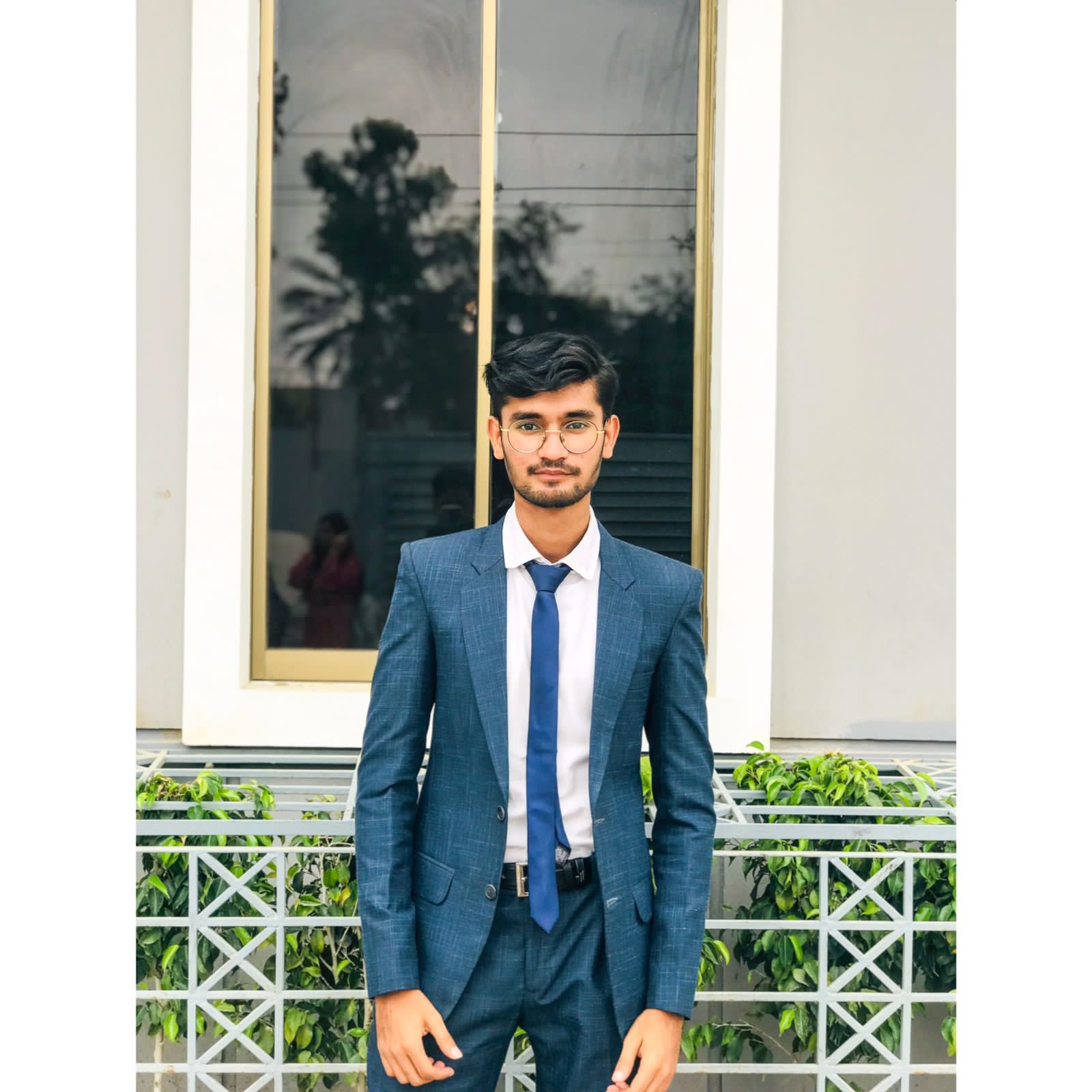 user-img